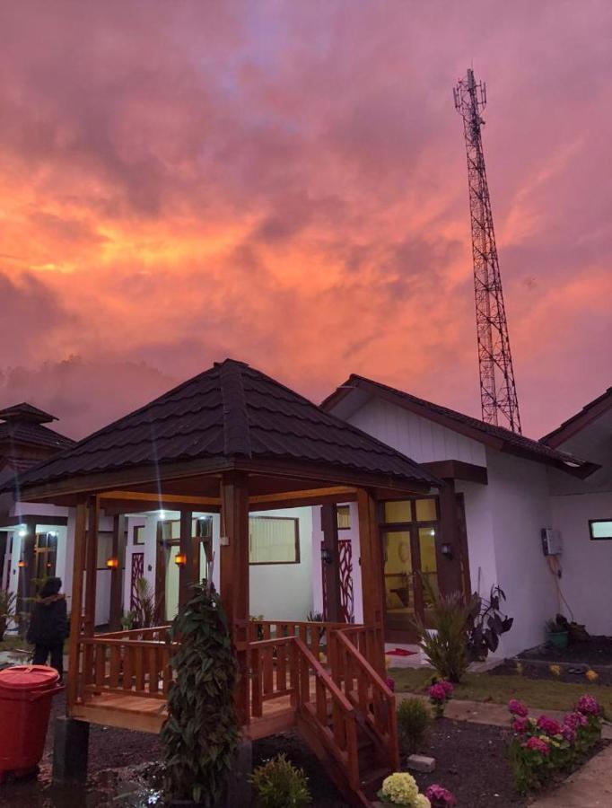 Villa Madinna Dieng Diyeng ภายนอก รูปภาพ